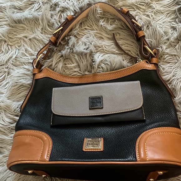 EUC Dooney shoulder bag - Picture 1 of 8